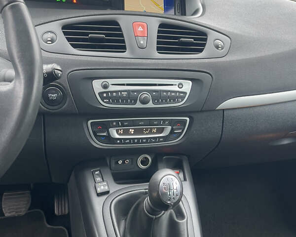 Сірий Рено Сценік, об'ємом двигуна 1.6 л та пробігом 237 тис. км за 7900 $, фото 11 на Automoto.ua