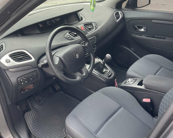 Рено Сценік 2010 у Харкові на Automoto.ua Сірий Рено Сценік, об'ємом двигуна 1.5 л та пробігом 280 тис. км за 6300 $, фото 12 на Automoto.ua