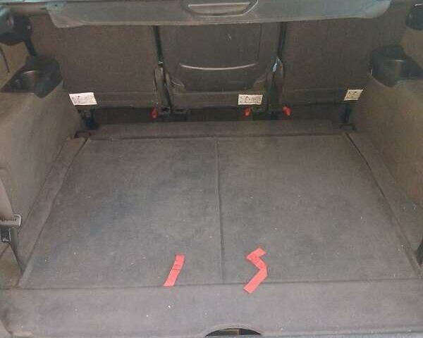 Рено Сценик 2010 в Млынове на Automoto.ua Серый Рено Сценик, объемом двигателя 1.5 л и пробегом 331 тыс. км за 7000 $, фото 13 на Automoto.ua