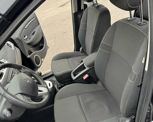 Серый Рено Сценик, объемом двигателя 1.6 л и пробегом 210 тыс. км за 7500 $, фото 27 на Automoto.ua