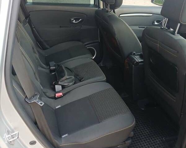 Рено Сценик 2010 в Млынове на Automoto.ua Серый Рено Сценик, объемом двигателя 1.5 л и пробегом 331 тыс. км за 7000 $, фото 10 на Automoto.ua