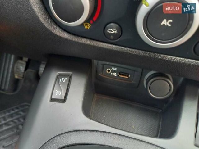 Серый Рено Сценик, объемом двигателя 1.46 л и пробегом 250 тыс. км за 5999 $, фото 39 на Automoto.ua