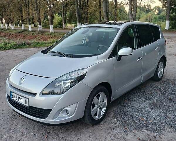 Рено Сценик 2010 в Млынове на Automoto.ua Серый Рено Сценик, объемом двигателя 1.5 л и пробегом 331 тыс. км за 7000 $, фото 14 на Automoto.ua