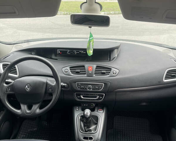 Рено Сценік 2010 у Харкові на Automoto.ua Сірий Рено Сценік, об'ємом двигуна 1.5 л та пробігом 280 тис. км за 6300 $, фото 9 на Automoto.ua