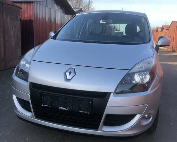 Рено Сценик 2010 в Луцке на Automoto.ua Серый Рено Сценик, объемом двигателя 0 л и пробегом 186 тыс. км за 6199 $, фото 3 на Automoto.ua