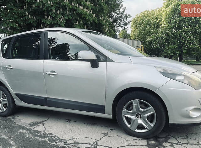 Рено Сценик 2010 в Ровно на Automoto.ua Серый Рено Сценик, объемом двигателя 1.4 л и пробегом 164 тыс. км за 5500 $, фото 4 на Automoto.ua