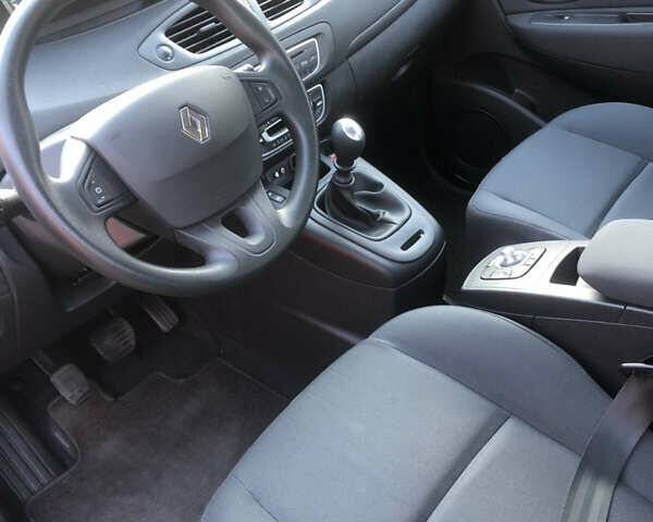 Рено Сценик 2010 в Луцке на Automoto.ua Серый Рено Сценик, объемом двигателя 0 л и пробегом 186 тыс. км за 6199 $, фото 11 на Automoto.ua