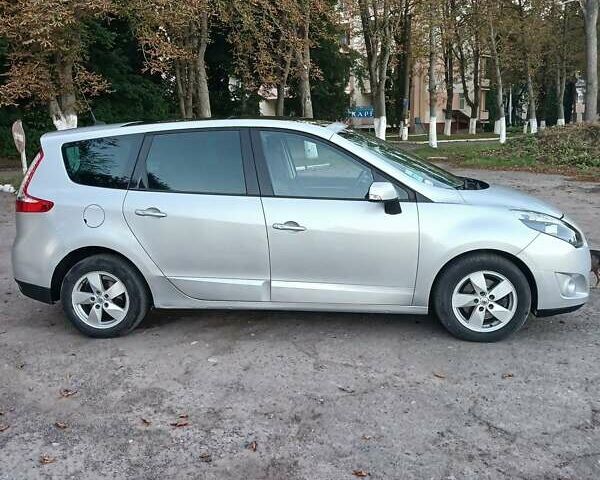 Рено Сценик 2010 в Млынове на Automoto.ua Серый Рено Сценик, объемом двигателя 1.5 л и пробегом 331 тыс. км за 7000 $, фото 2 на Automoto.ua