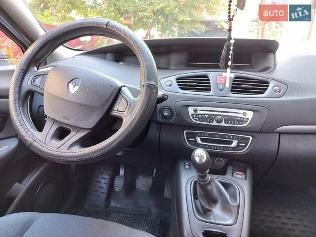 Серый Рено Сценик, объемом двигателя 0 л и пробегом 217 тыс. км за 7200 $, фото 6 на Automoto.ua