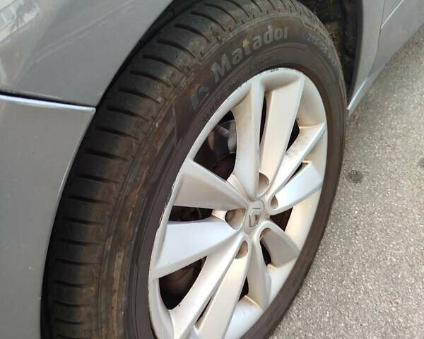 Рено Сценик 2010 в Киеве на Automoto.ua Серый Рено Сценик, объемом двигателя 1.5 л и пробегом 320 тыс. км за 7499 $, фото 11 на Automoto.ua