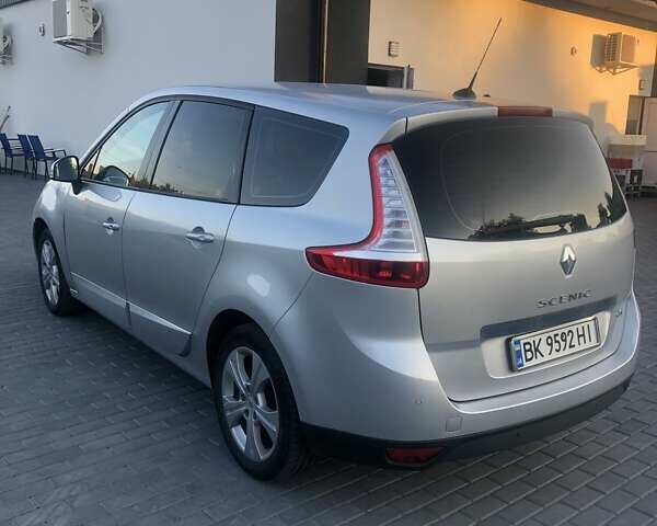 Сірий Рено Сценік, об'ємом двигуна 1.5 л та пробігом 230 тис. км за 6200 $, фото 1 на Automoto.ua