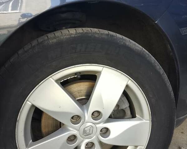 Рено Сценик 2010 в Владимирце на Automoto.ua Серый Рено Сценик, объемом двигателя 1.5 л и пробегом 256 тыс. км за 6000 $, фото 25 на Automoto.ua