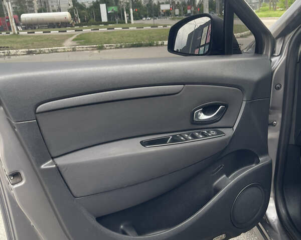 Рено Сценік 2010 у Харкові на Automoto.ua Сірий Рено Сценік, об'ємом двигуна 1.5 л та пробігом 280 тис. км за 6300 $, фото 10 на Automoto.ua