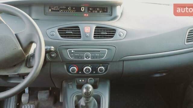 Серый Рено Сценик, объемом двигателя 1.6 л и пробегом 173 тыс. км за 6500 $, фото 4 на Automoto.ua