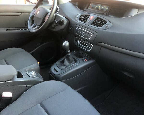 Рено Сценик 2010 в Луцке на Automoto.ua Серый Рено Сценик, объемом двигателя 0 л и пробегом 186 тыс. км за 6199 $, фото 15 на Automoto.ua