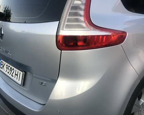 Сірий Рено Сценік, об'ємом двигуна 1.5 л та пробігом 230 тис. км за 6200 $, фото 3 на Automoto.ua