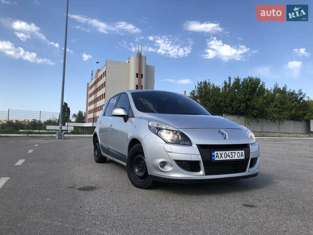 Сірий Рено Сценік, об'ємом двигуна 1.5 л та пробігом 290 тис. км за 6999 $, фото 3 на Automoto.ua