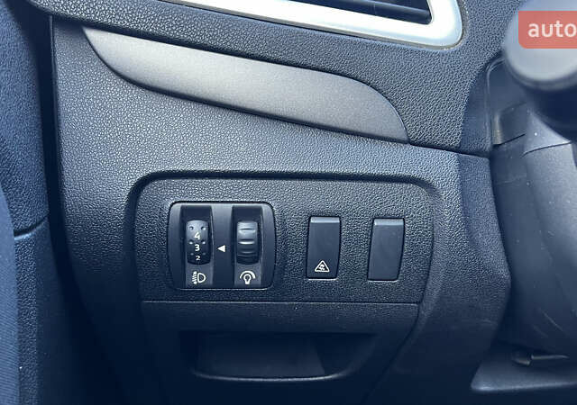 Серый Рено Сценик, объемом двигателя 1.46 л и пробегом 310 тыс. км за 6675 $, фото 2 на Automoto.ua