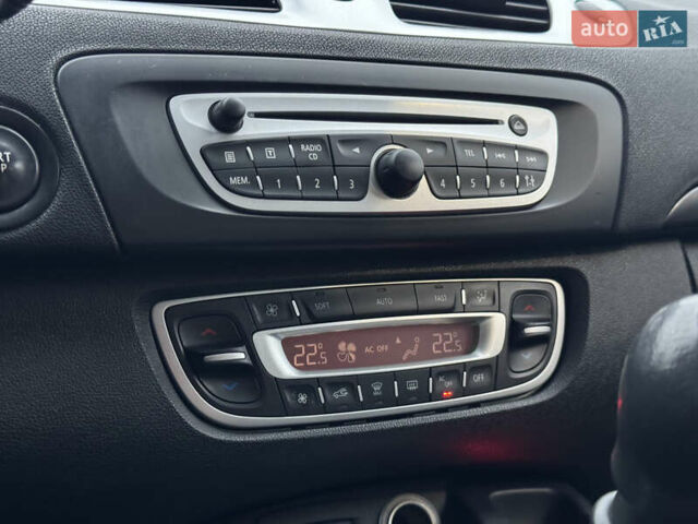 Серый Рено Сценик, объемом двигателя 1.5 л и пробегом 239 тыс. км за 6850 $, фото 24 на Automoto.ua