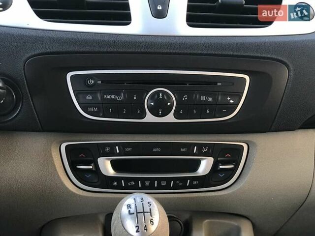 Рено Сценік 2010 у Хмельницькому на Automoto.ua Сірий Рено Сценік, об'ємом двигуна 1.9 л та пробігом 320 тис. км за 5399 $, фото 4 на Automoto.ua