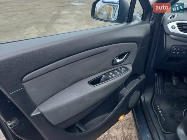 Серый Рено Сценик, объемом двигателя 1.46 л и пробегом 250 тыс. км за 5999 $, фото 18 на Automoto.ua