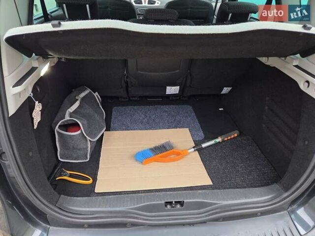 Серый Рено Сценик, объемом двигателя 1.5 л и пробегом 145 тыс. км за 8100 $, фото 12 на Automoto.ua