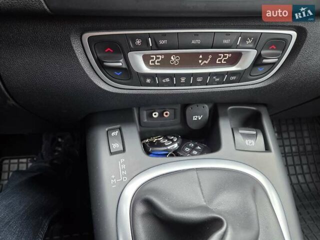 Серый Рено Сценик, объемом двигателя 1.5 л и пробегом 145 тыс. км за 8100 $, фото 18 на Automoto.ua