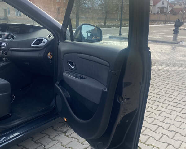 Серый Рено Сценик, объемом двигателя 1.5 л и пробегом 251 тыс. км за 6800 $, фото 12 на Automoto.ua