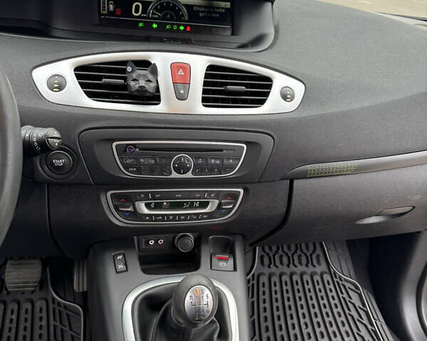 Серый Рено Сценик, объемом двигателя 1.6 л и пробегом 210 тыс. км за 7500 $, фото 30 на Automoto.ua