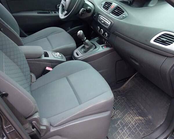 Серый Рено Сценик, объемом двигателя 1.46 л и пробегом 245 тыс. км за 7300 $, фото 5 на Automoto.ua