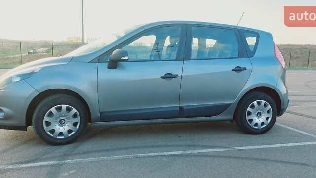 Серый Рено Сценик, объемом двигателя 1.6 л и пробегом 173 тыс. км за 6500 $, фото 1 на Automoto.ua