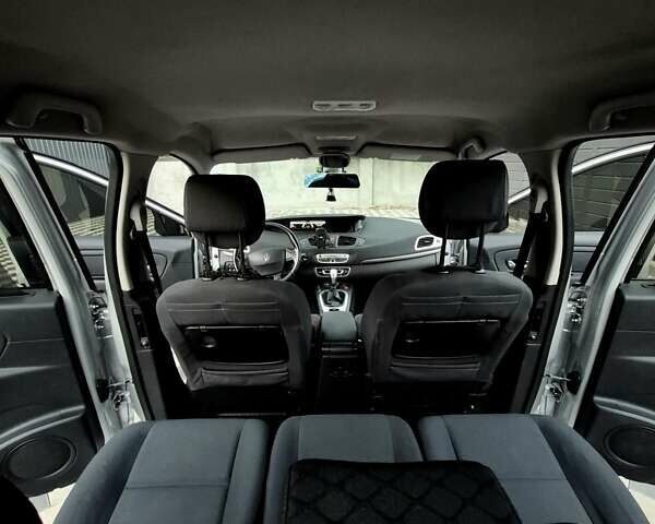 Рено Сценік 2010 у Миколаєві на Automoto.ua Сірий Рено Сценік, об'ємом двигуна 1.46 л та пробігом 256 тис. км за 6600 $, фото 3 на Automoto.ua