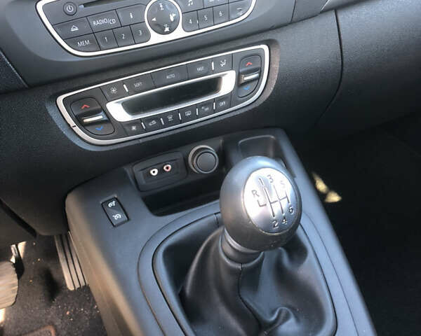 Серый Рено Сценик, объемом двигателя 1.4 л и пробегом 216 тыс. км за 5999 $, фото 16 на Automoto.ua