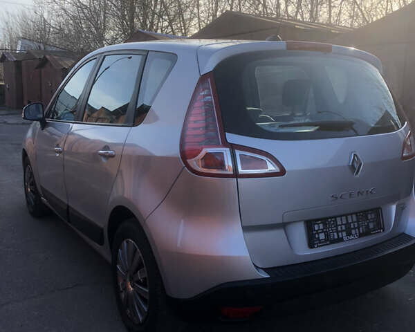 Рено Сценик 2010 в Луцке на Automoto.ua Серый Рено Сценик, объемом двигателя 0 л и пробегом 186 тыс. км за 6199 $, фото 7 на Automoto.ua