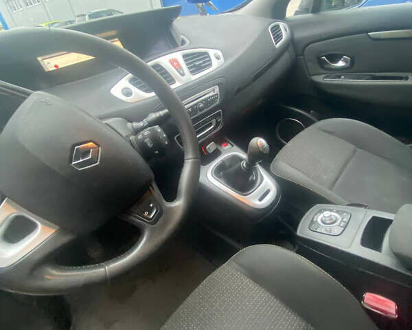 Сірий Рено Сценік, об'ємом двигуна 1.9 л та пробігом 184 тис. км за 7800 $, фото 12 на Automoto.ua