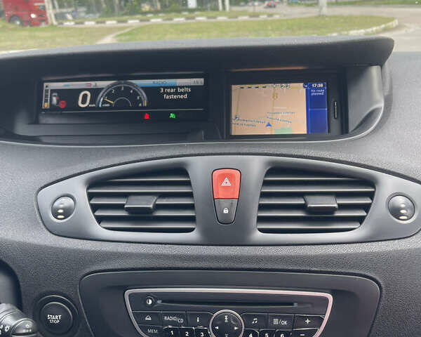 Рено Сценік 2010 у Харкові на Automoto.ua Сірий Рено Сценік, об'ємом двигуна 1.5 л та пробігом 280 тис. км за 6300 $, фото 13 на Automoto.ua