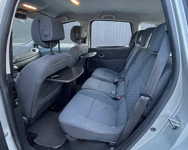 Рено Сценик 2010 в Ровно на Automoto.ua Серый Рено Сценик, объемом двигателя 1.4 л и пробегом 164 тыс. км за 5500 $, фото 10 на Automoto.ua