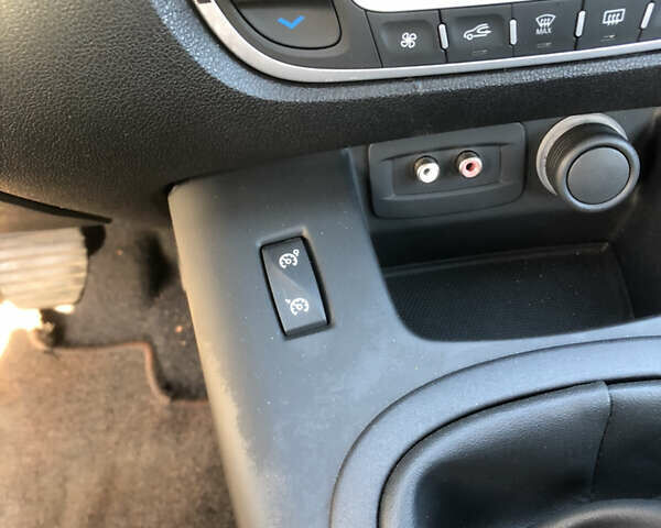 Серый Рено Сценик, объемом двигателя 1.4 л и пробегом 216 тыс. км за 5999 $, фото 21 на Automoto.ua