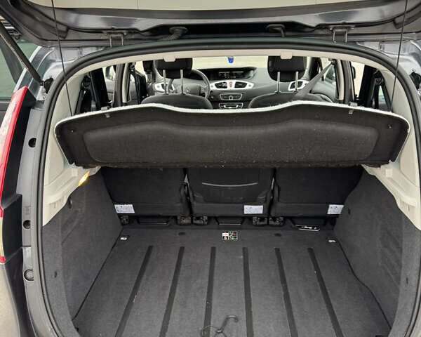 Серый Рено Сценик, объемом двигателя 1.6 л и пробегом 210 тыс. км за 7500 $, фото 37 на Automoto.ua