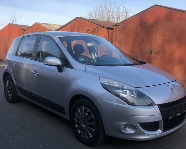 Рено Сценик 2010 в Луцке на Automoto.ua Серый Рено Сценик, объемом двигателя 0 л и пробегом 186 тыс. км за 6199 $, фото 2 на Automoto.ua