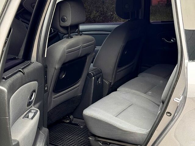 Сірий Рено Сценік, об'ємом двигуна 1.5 л та пробігом 240 тис. км за 7500 $, фото 6 на Automoto.ua