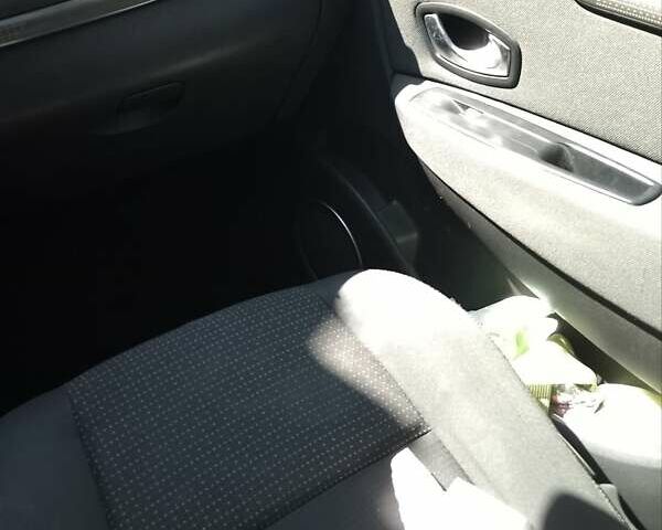 Рено Сценик 2010 в Владимирце на Automoto.ua Серый Рено Сценик, объемом двигателя 1.5 л и пробегом 256 тыс. км за 6000 $, фото 12 на Automoto.ua