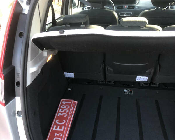 Рено Сценик 2010 в Луцке на Automoto.ua Серый Рено Сценик, объемом двигателя 0 л и пробегом 186 тыс. км за 6199 $, фото 10 на Automoto.ua