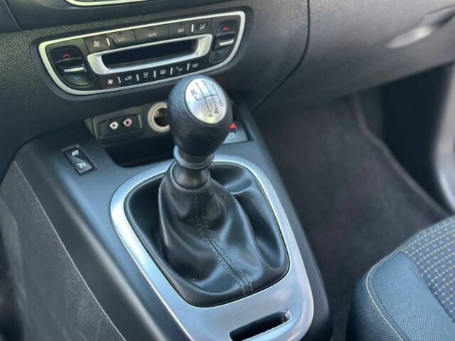 Сірий Рено Сценік, об'ємом двигуна 1.4 л та пробігом 179 тис. км за 6399 $, фото 23 на Automoto.ua