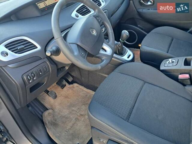Серый Рено Сценик, объемом двигателя 1.9 л и пробегом 220 тыс. км за 6500 $, фото 5 на Automoto.ua