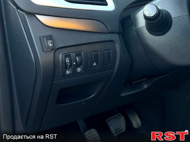 Серый Рено Сценик, объемом двигателя 1.6 л и пробегом 257 тыс. км за 6700 $, фото 8 на Automoto.ua