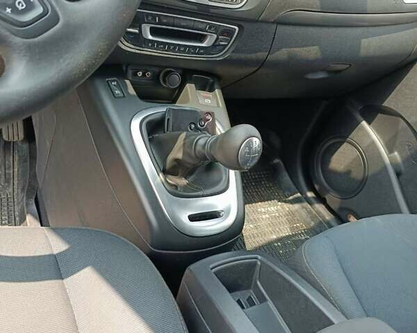 Рено Сценик 2010 в Житомире на Automoto.ua Серый Рено Сценик, объемом двигателя 1.5 л и пробегом 217 тыс. км за 7400 $, фото 11 на Automoto.ua