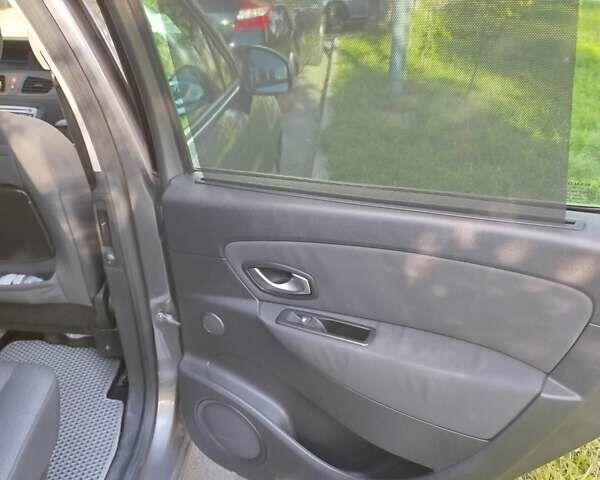 Рено Сценик 2010 в Киеве на Automoto.ua Серый Рено Сценик, объемом двигателя 1.5 л и пробегом 320 тыс. км за 7499 $, фото 9 на Automoto.ua