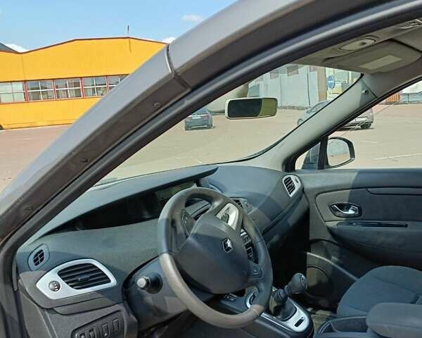 Рено Сценик 2010 в Житомире на Automoto.ua Серый Рено Сценик, объемом двигателя 1.5 л и пробегом 217 тыс. км за 7400 $, фото 1 на Automoto.ua