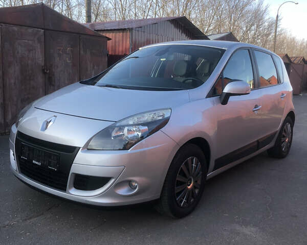 Рено Сценик 2010 в Луцке на Automoto.ua Серый Рено Сценик, объемом двигателя 0 л и пробегом 186 тыс. км за 6199 $, фото 4 на Automoto.ua